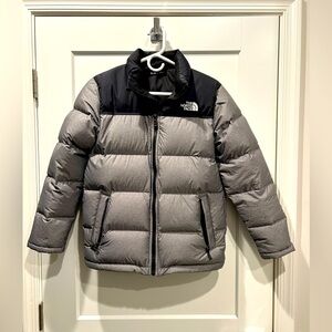 The North Face Boys winter Puffer Jacket in Gray and Black size Large 14/16